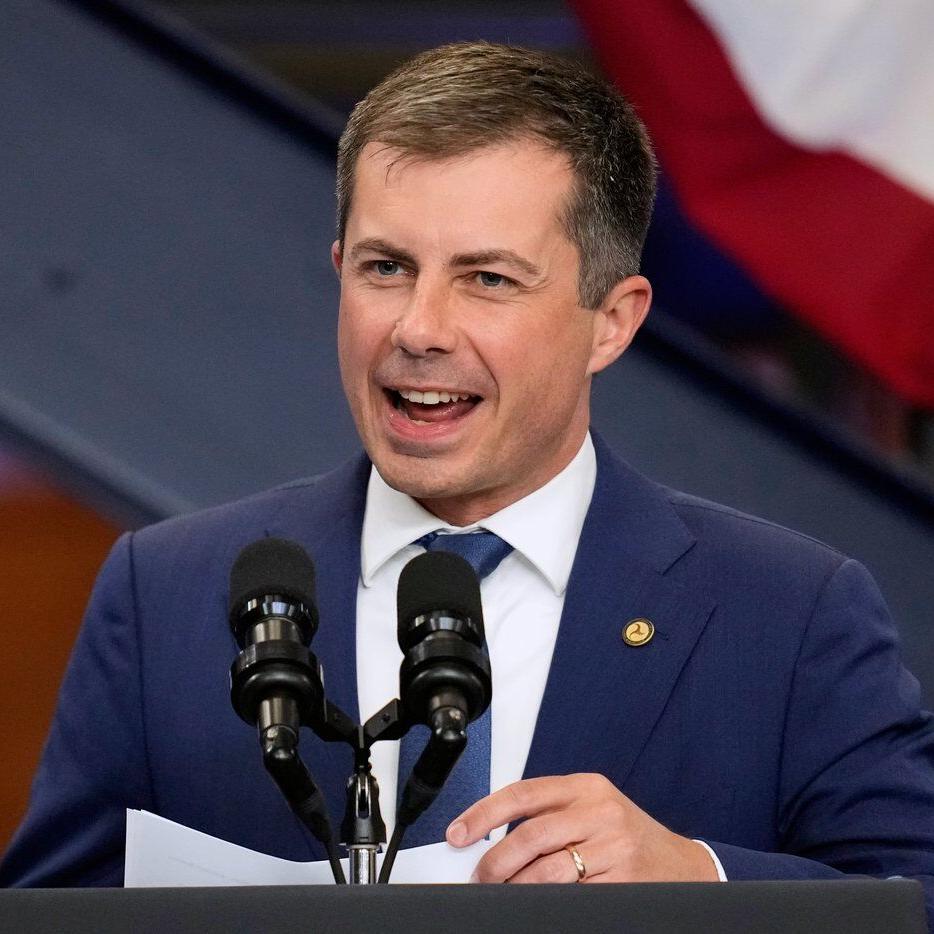 Buttigieg presses an anti-Trump message in Iowa and demands Democrats make their agenda clear